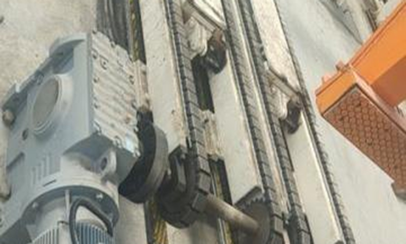 Устройство для подъема блоков